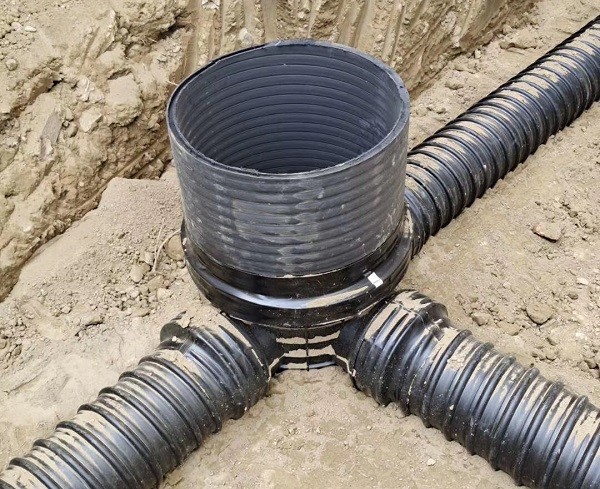 怎么把室內的排水管接入塑料檢查井?